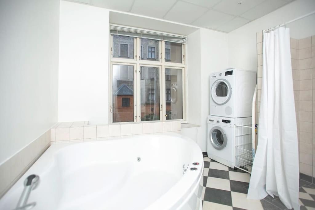 Large & Bright 3Br Apartment W Whirlpool Near Metro Копенгаген Экстерьер фото